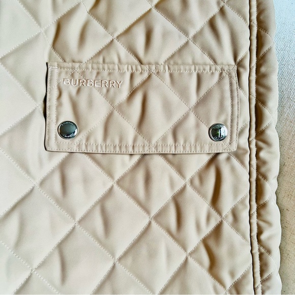 Burberry Quilted Parka
In a pristine condition - Picture 6 of 10